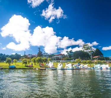 Nuwara Eliya Gregory Lake Park - Sri Lanka